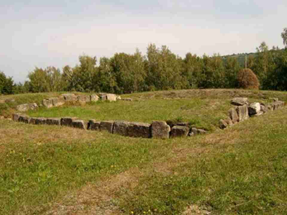 达契亚城堡修建于公元前1世纪达亚恩人统治时期