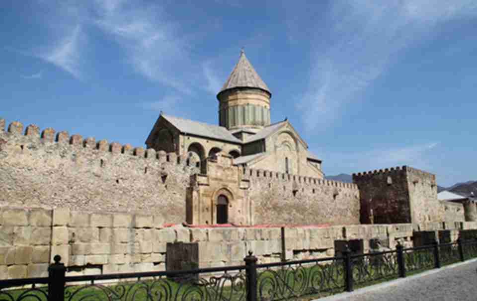 姆茨赫塔古城遗址上的大教堂和城墙