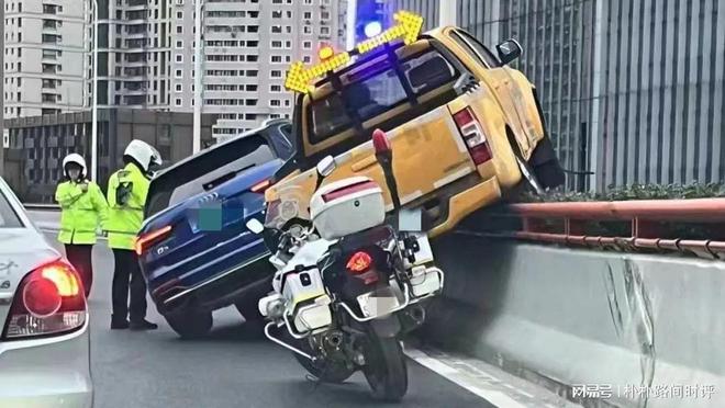 黄蓝斗车